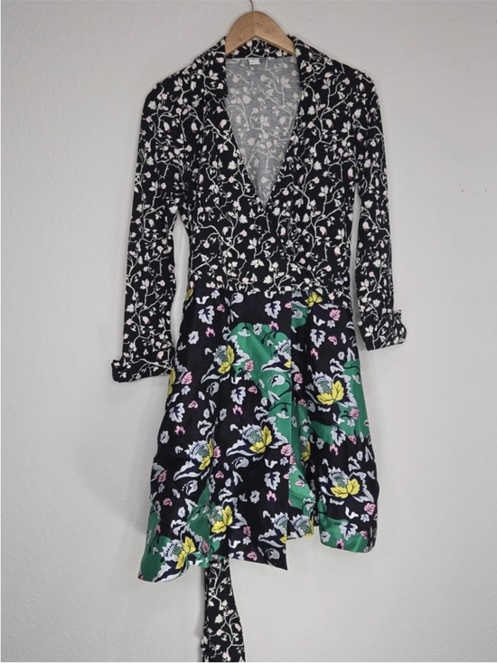 Diane Von Furstenberg Dresses & Skirts - DVF Diane Von Furstenberg Amelianna Wrap Dress Black Multi Print Size 8 Womens
